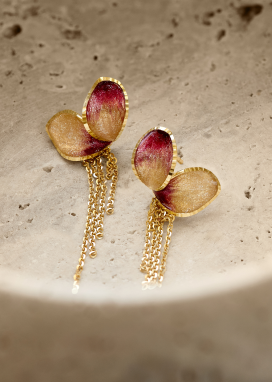 Yellow gold earrings with a gradient design of red enamel and gold tassels. 